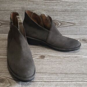 Fly London 40(9/9.5) gray suede wedges ankle boots
